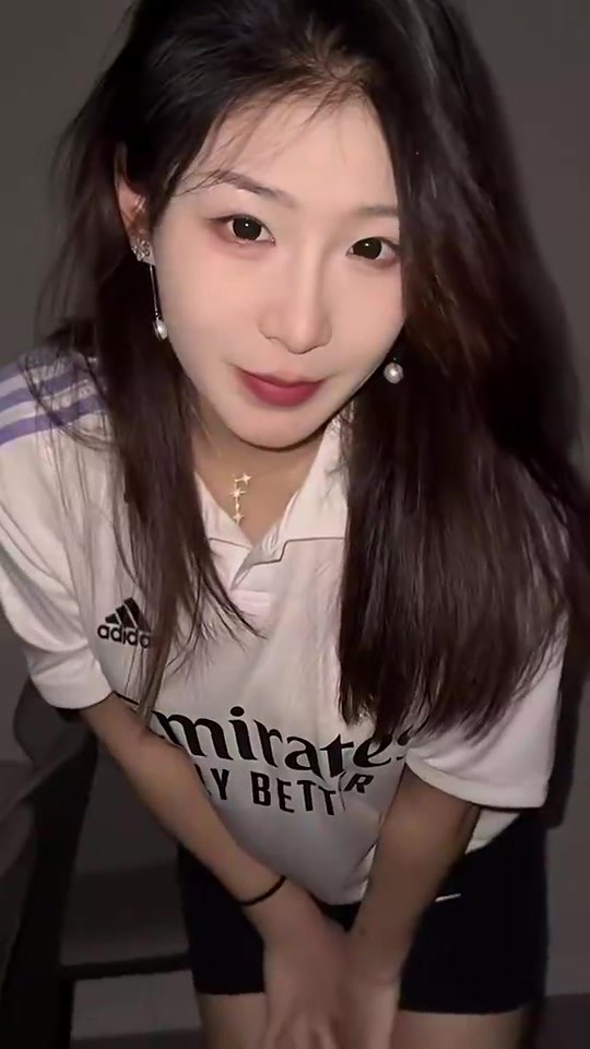 嘶嘶嘶！这女足颠球这么有节奏感，竟然还有&ldquo;附魔&rdquo;~